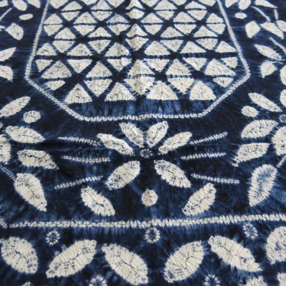 Hand Dyed 100% Cotton Indigo Shibori Technique Floral Pattern Large Tablecloth - Picture 16 of 16